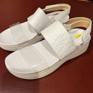 Vionic NEW! Womens Size 9 Karleen White/Beige Sandals